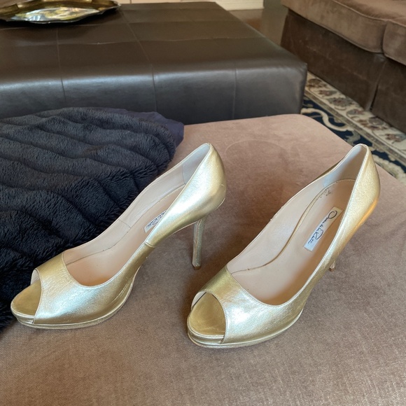 Oscar De La Renta Heels ( 38 1/2 ) - Picture 3 of 6